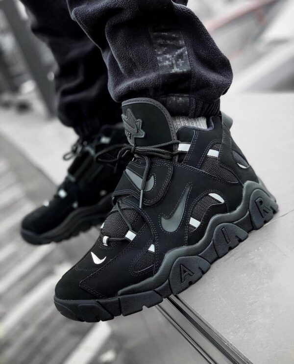 NIKEE AIR BARRAGE MID