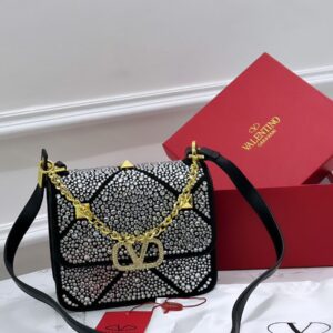 VALENTINOO GARAVANI V LOGO DIAMOND SHOULDER BAG