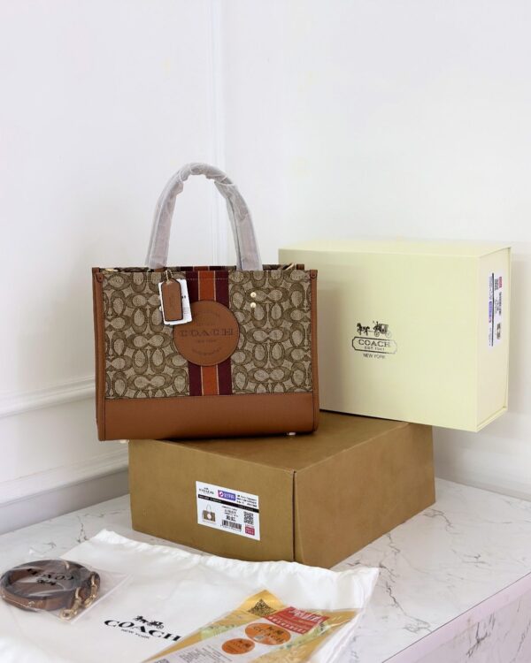 COACHH DEMPSEY CARRYALL SIGNATURE TOTE BAG - Image 4
