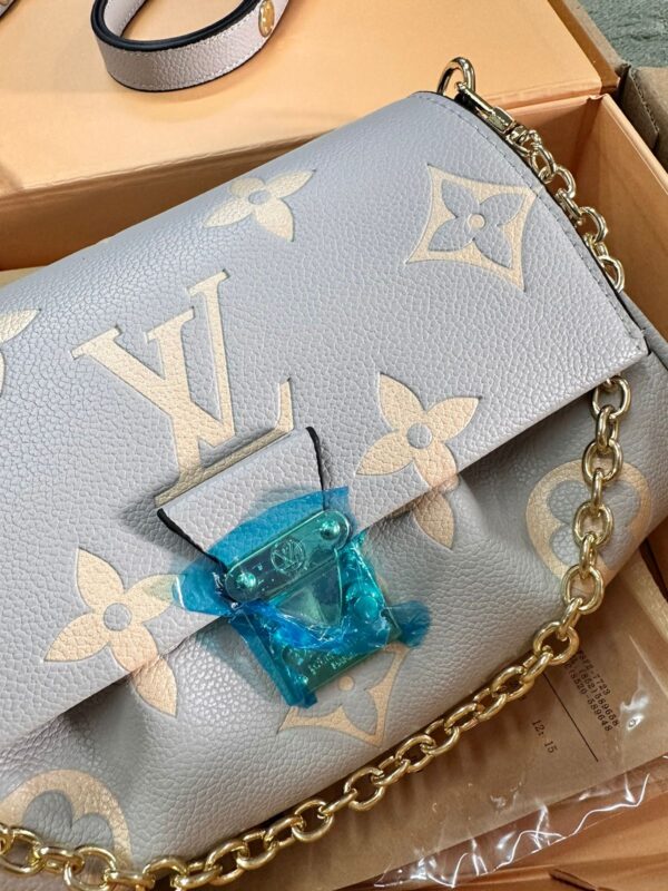 LOUISS VUITTONN STYLISH SLING BAG - Image 4