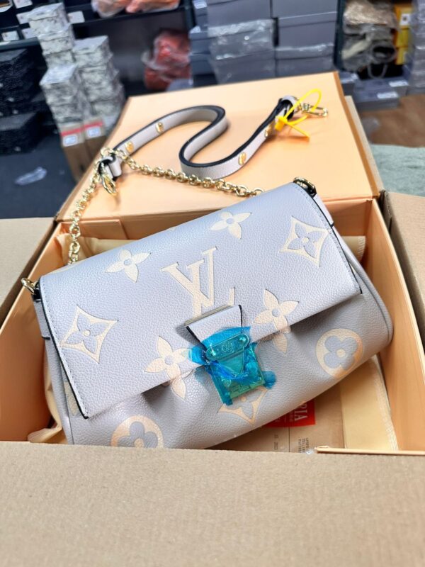 LOUISS VUITTONN STYLISH SLING BAG