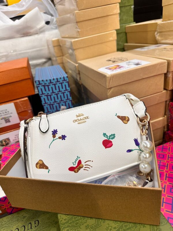 COACHH LATEST EDITION SLING - Image 3