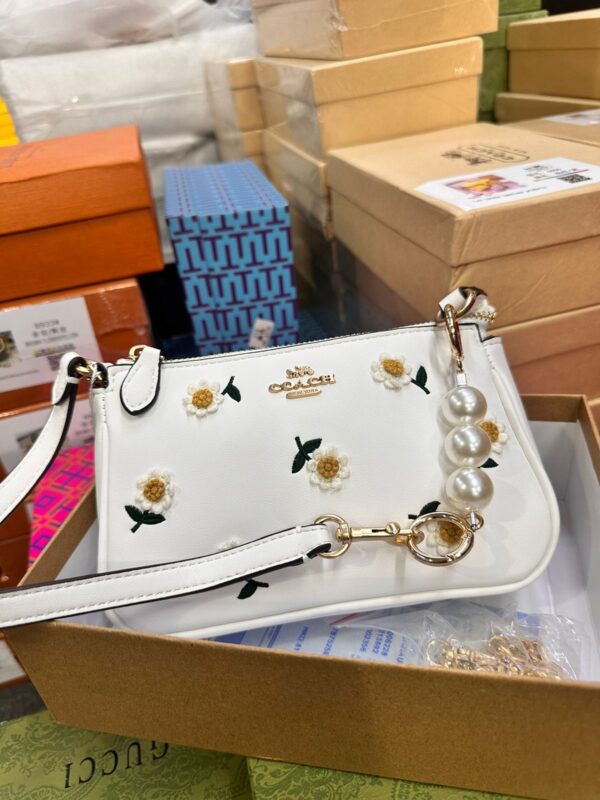 COACHH LATEST EDITION SLING - Image 4