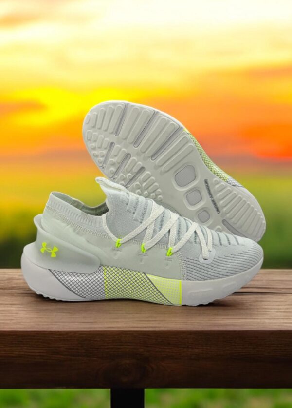 UNDERR ARMOUR HOVR PHANTOM
