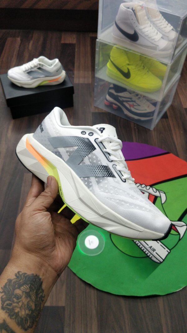 NEWW BALANCE FUELCELL SUPERCOMP ELITE V
