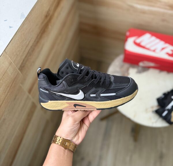 NIKEE JAM BLACK GUM - Image 3