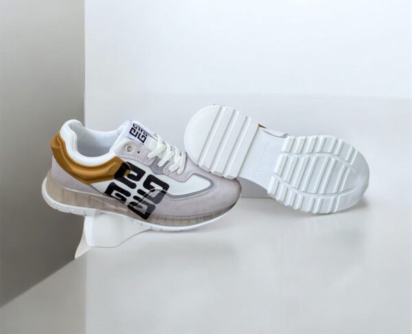 GIVENCHYY LOGO SNEAKER - Image 2