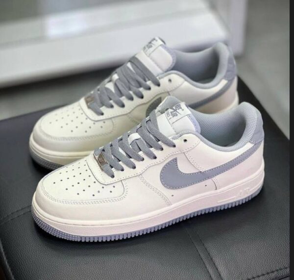 Nikee Airforce 1 07 low dark grey white sail