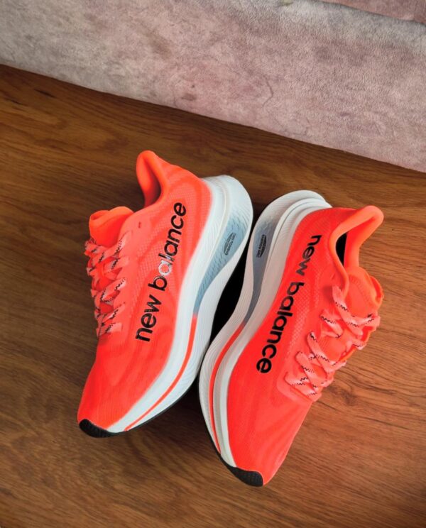 NEW BALANCEE FUELCELL ELITE V2 - Image 2