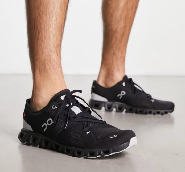 ON Cloudd X 3 running trainers in all black