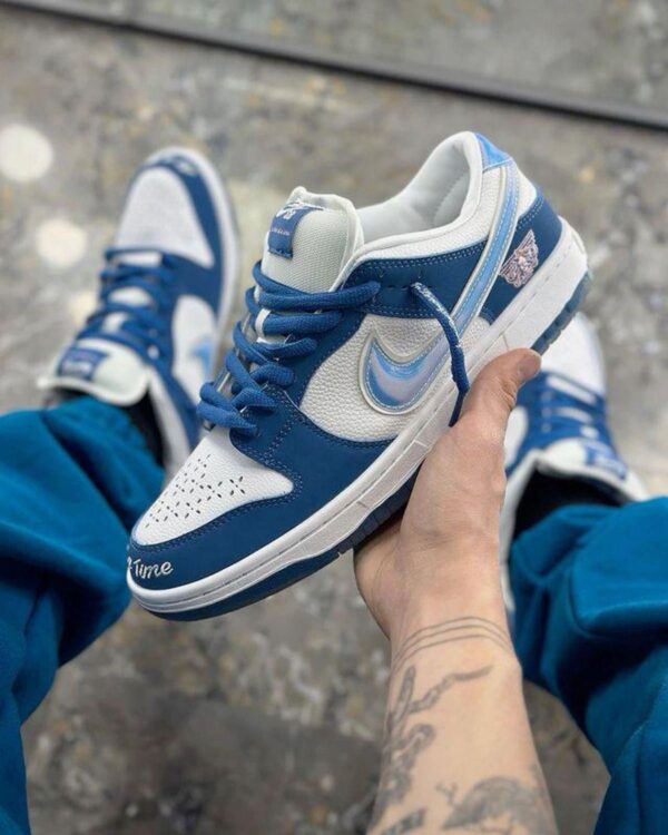NIKEE SB DUNK THE BORNE X RAISED 
