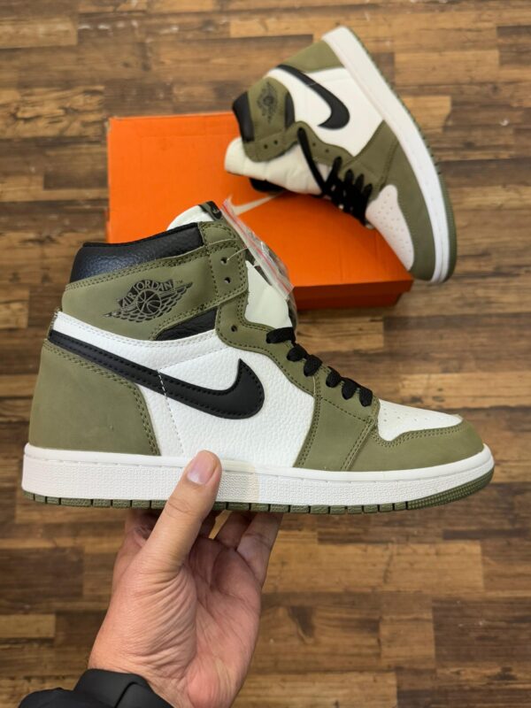 Nikee Air jordan retro 1 "Medium olive" - Image 2