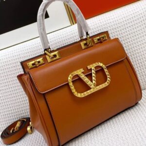 VALENTINOO GARAVANI ROCKSTUD ALCOVE HANDBAG