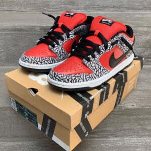 NIKEE SUPREME X SB DUNK