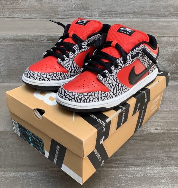 NIKEE SUPREME X SB DUNK