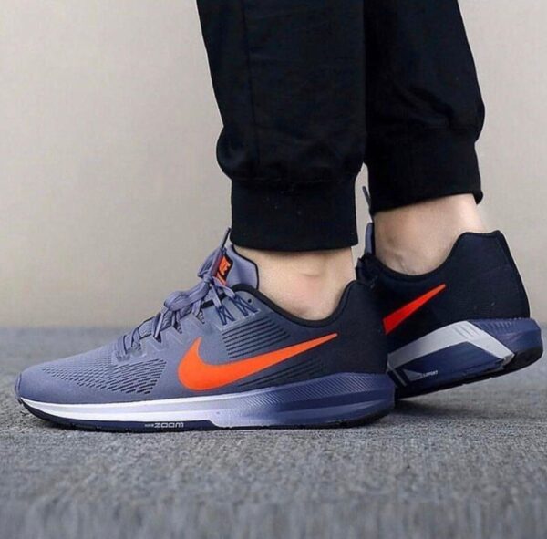 NIKEE AIR ZOOM STRUCTURE 21