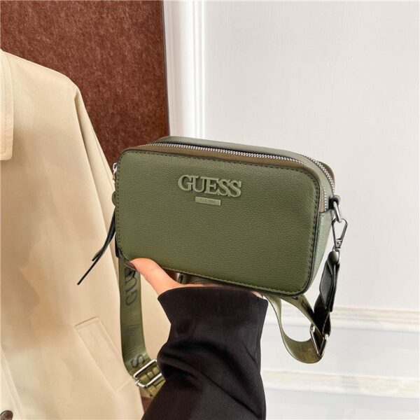 GUESSS POCHETTE PREMIUM SIDE BAG - Image 3