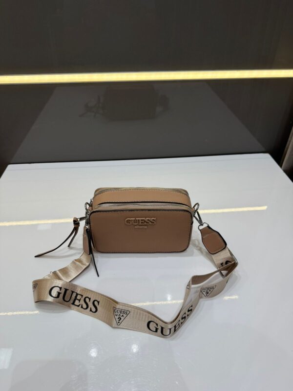 GUESSS POCHETTE PREMIUM SIDE BAG - Image 7