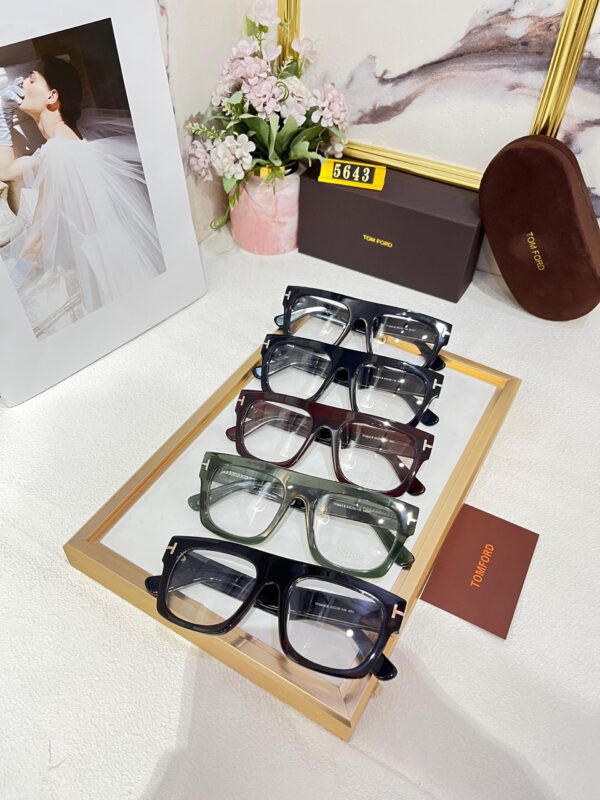 TOM FORDD - Image 9