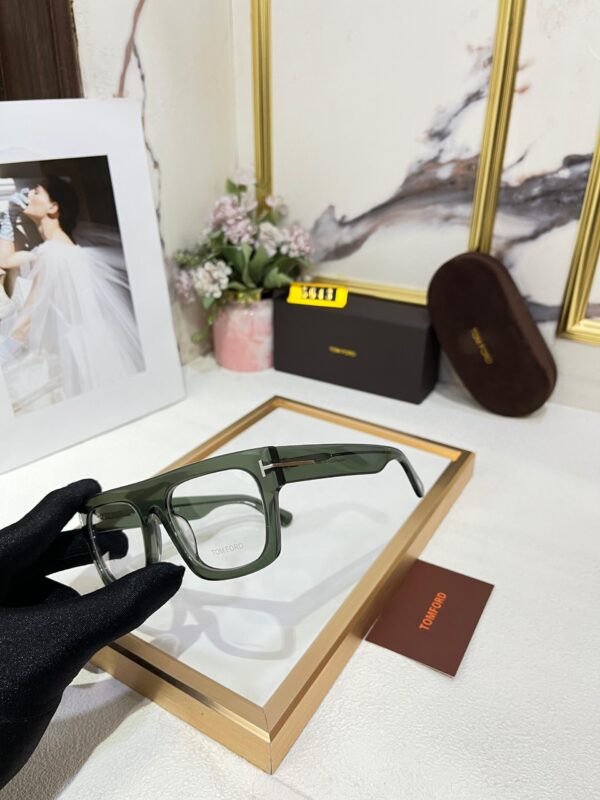 TOM FORDD - Image 2