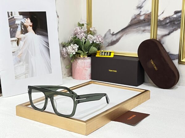 TOM FORDD
