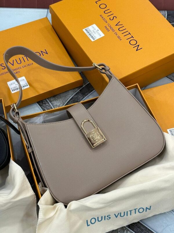 LOUIS VUITTONN LOW KEY HANDBAG - Image 4