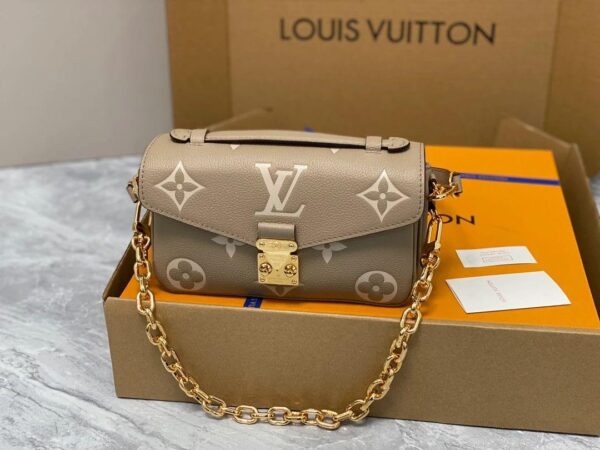 LOUIS VUITTONN POCHETTE - Image 4