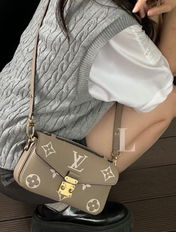 LOUIS VUITTONN POCHETTE