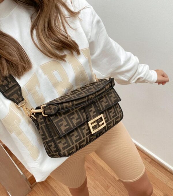 FENDII ICONIC BAGUETTE SHOULDER BAG