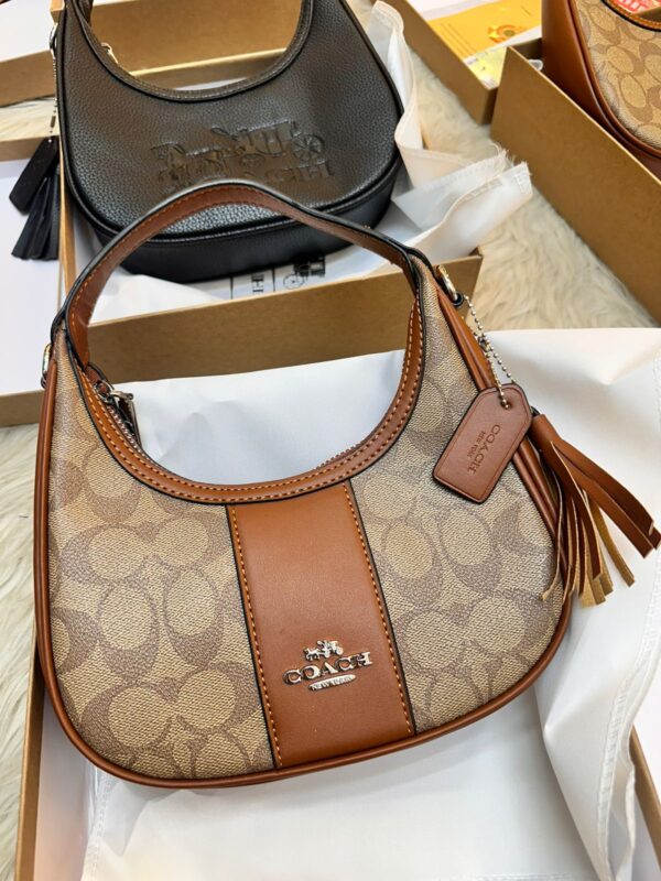 COACHH STYLISH SLING BAG