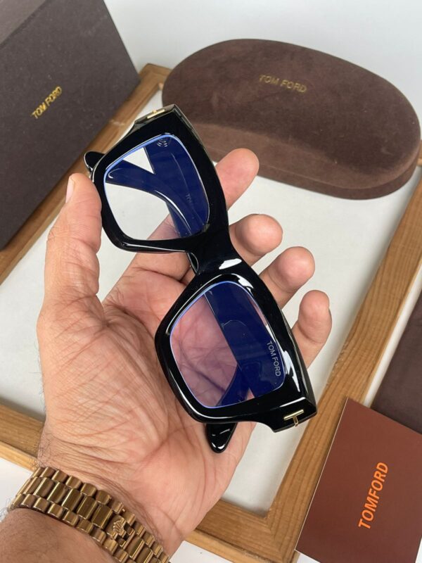 TOM FORDD TRANSPARENT LENS - Image 3