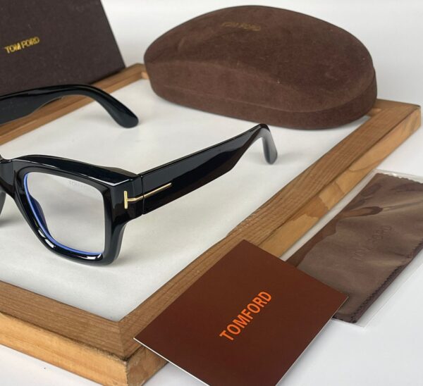 TOM FORDD TRANSPARENT LENS - Image 4