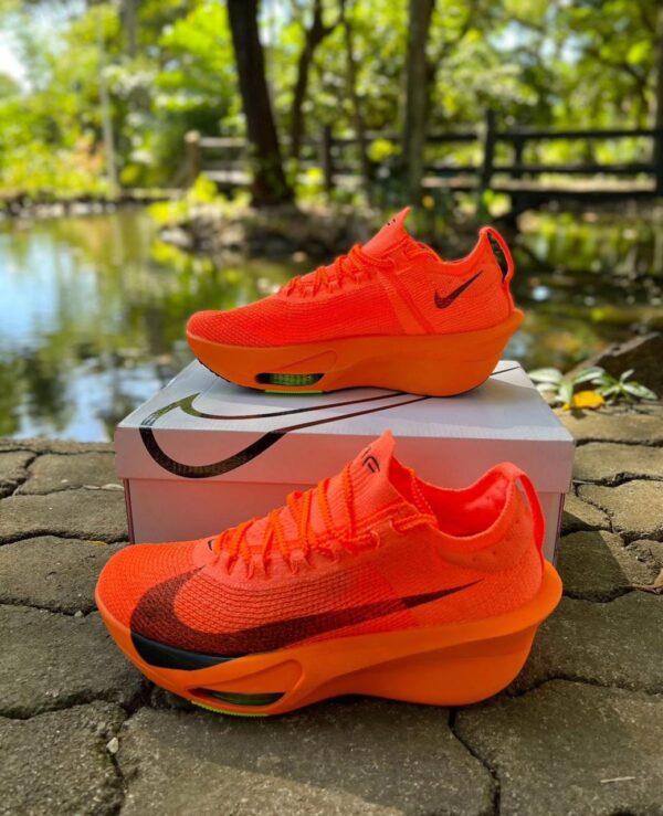 NIKEE ZOOM ALPHAFLY NEXT % 3 MI WINT FOAM - Image 2