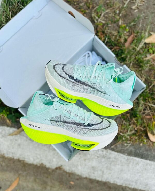 NIKEE ZOOM ALPHAFLY NEXT % 2 MI WINT FOAM