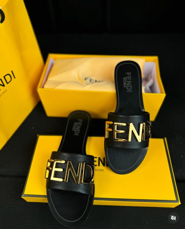 FENDII FLATS