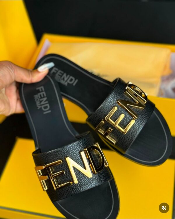 FENDII FLATS - Image 3