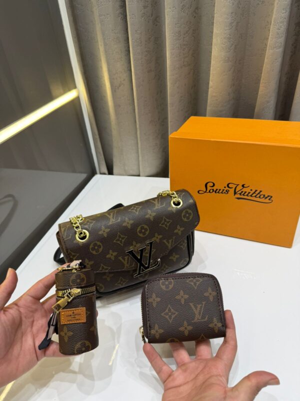 LOUIS VUITTONN PREMIUM GIFT SET BAG WITH OG BOX - Image 4