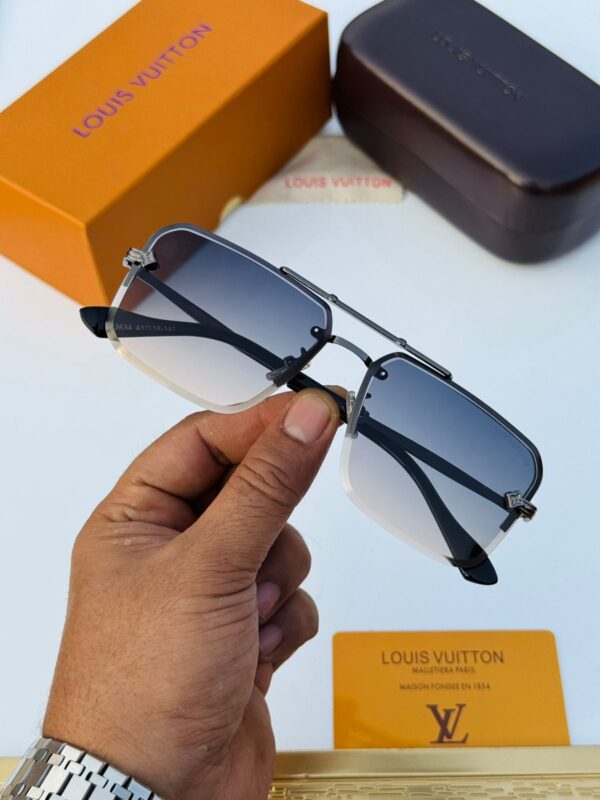 LOUISS VUITTONN-SUNGLASSESS - Image 5
