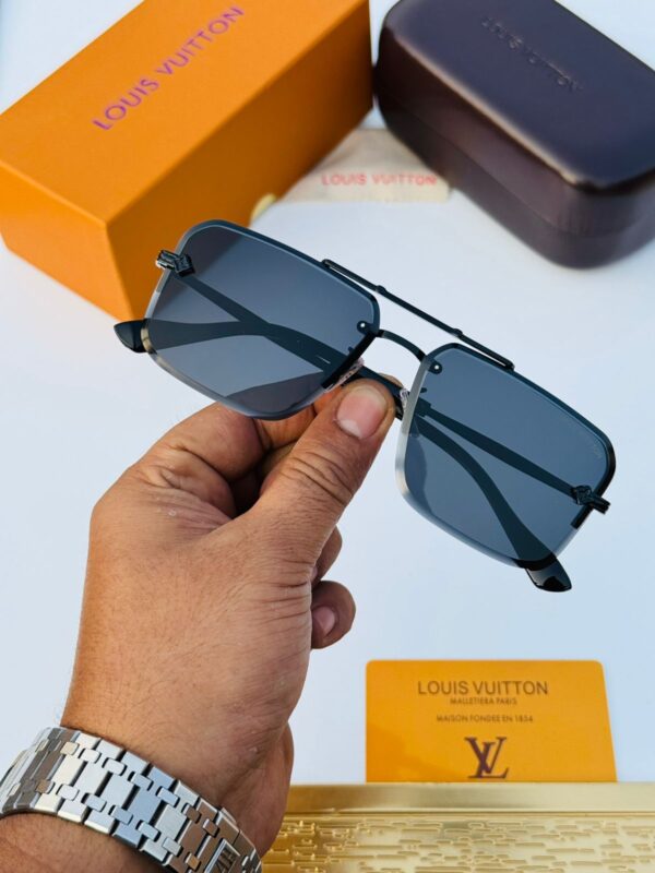 LOUISS VUITTONN-SUNGLASSESS - Image 7