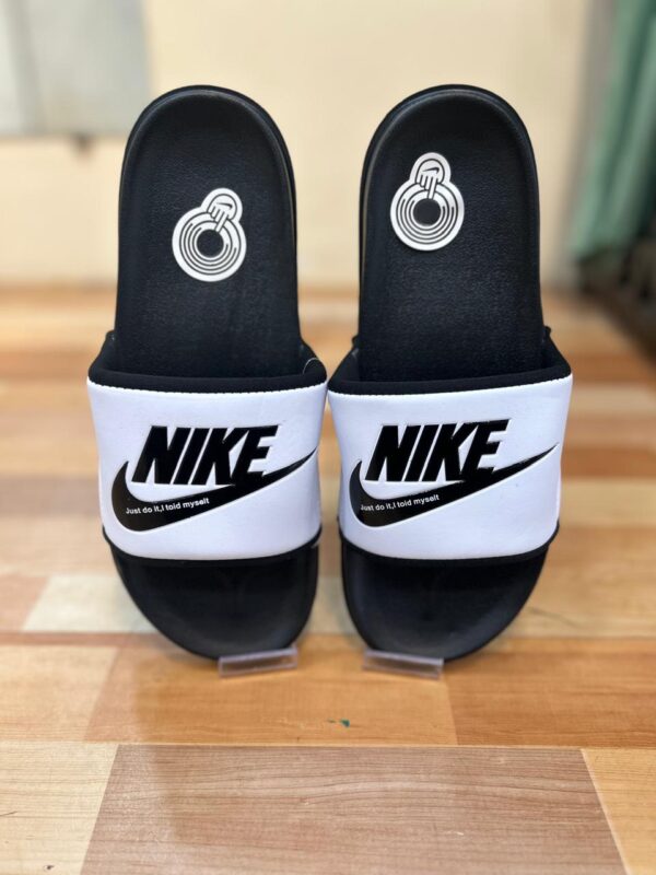 NIKEE FLIP-FLOPS 
