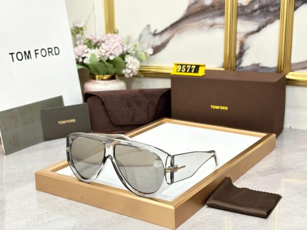 TOM FORDD - Image 2