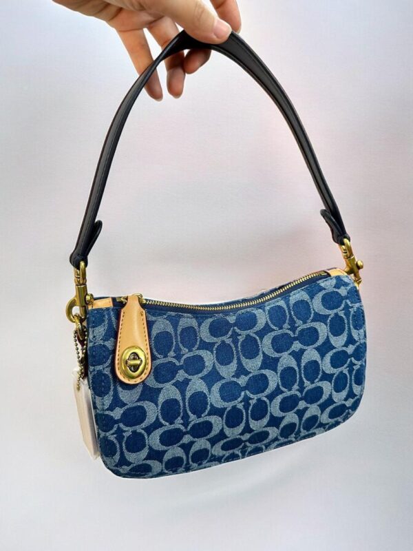 COACHH SWINGER BAG IN DENIM - Image 3