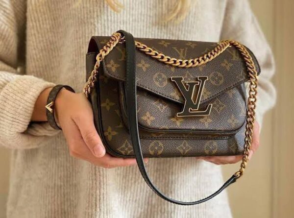 LOUISS VUITTONN PASSY BAG