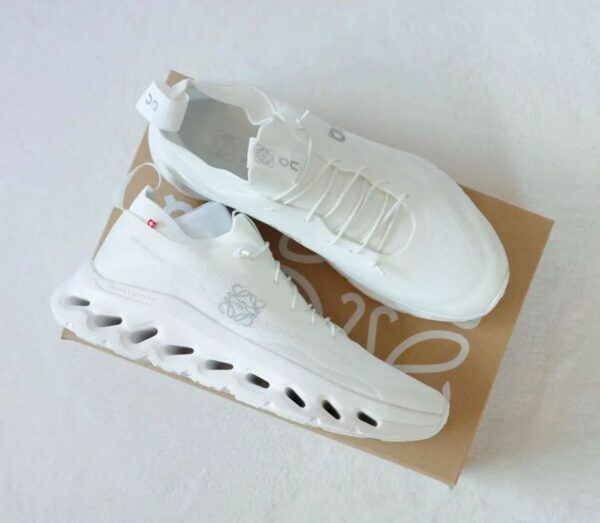 ONN CLOUD RUNNING x LOEWE 2.0 FULL WHITE