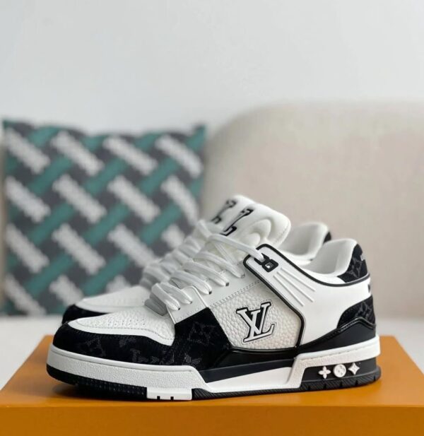 Louiss Vuittonn drip to rue sneaker