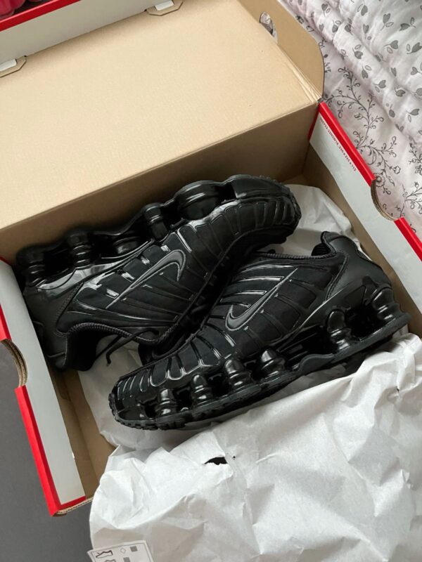 NIKEE AIRMAX SHOX TL TRIPLE BLACK  - Image 2