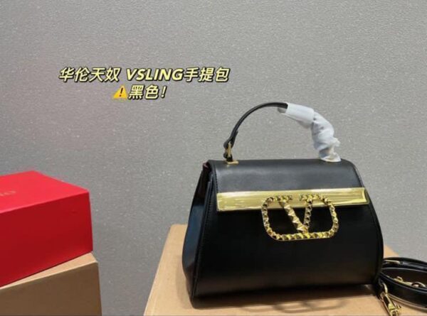 VALENTINOO GARAVANI ROCKSTUD ALCOVE BAG - Image 2