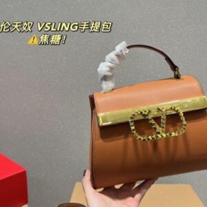 VALENTINOO GARAVANI ROCKSTUD ALCOVE BAG