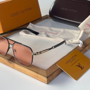 LOUISS VUITTONN SUNGLASSES