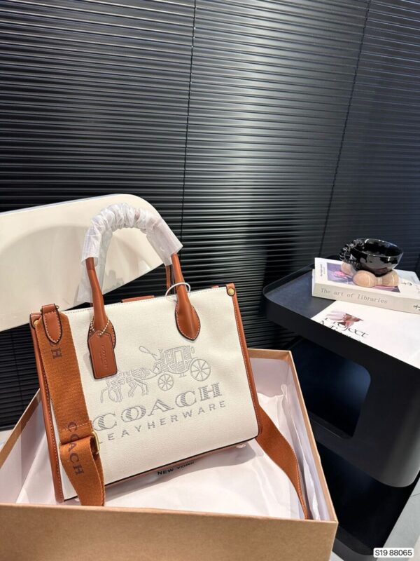 Coachh ACE FIELD Tote 22 - Image 8
